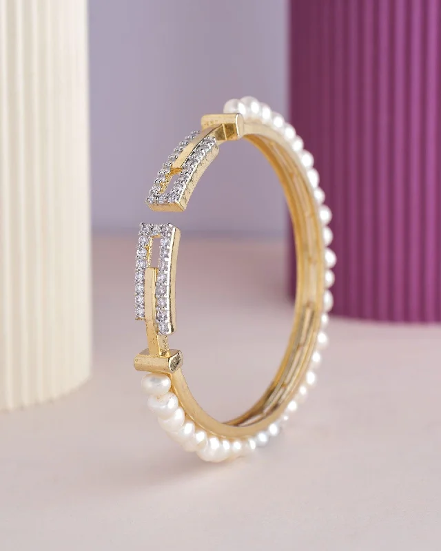 Pretty White Pearl Bangle