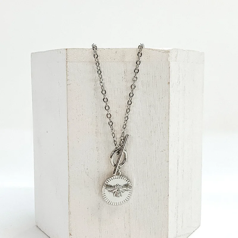 Chain Necklace with Bumble Bee Pendant and Toggle Clasp in Silver Tone